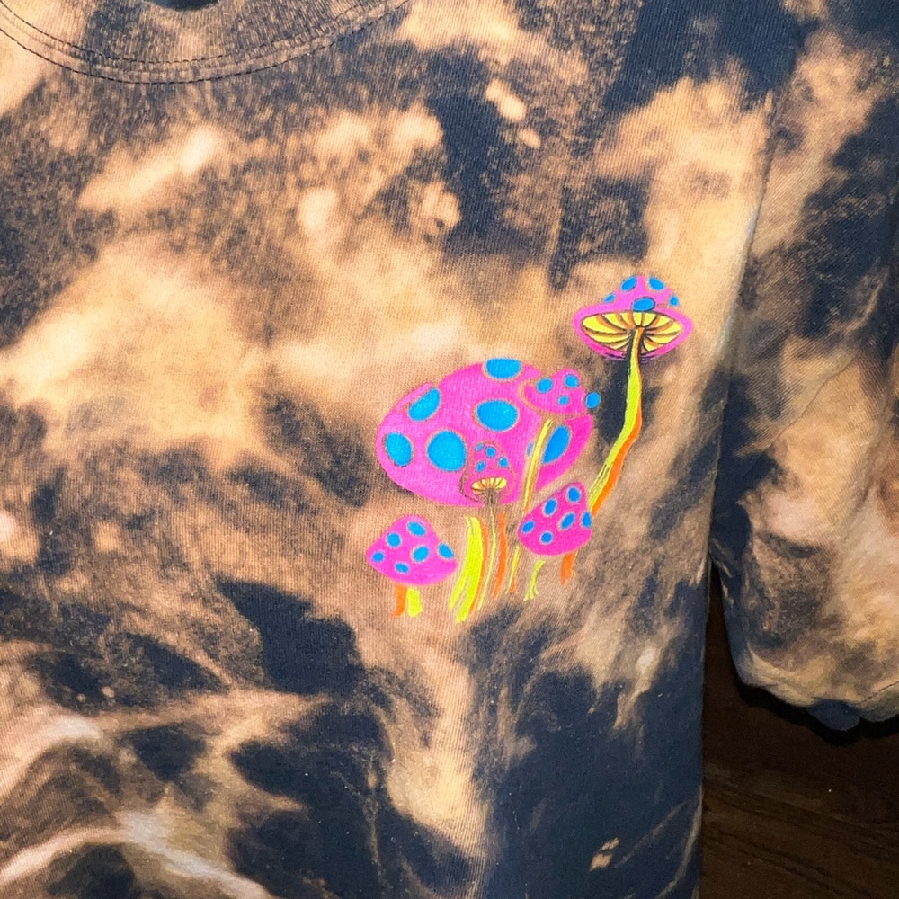 Zumiez Black Custom Acid Wash Magic Mushroom Graphic Grunge Hippie Shirt Size L - Picture 9 of 10